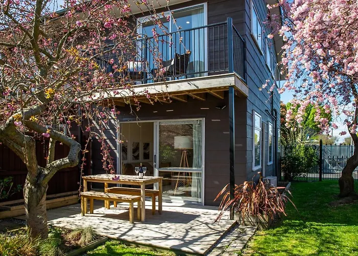 Modern Stay Near Christchurch Stadium With Free Parking